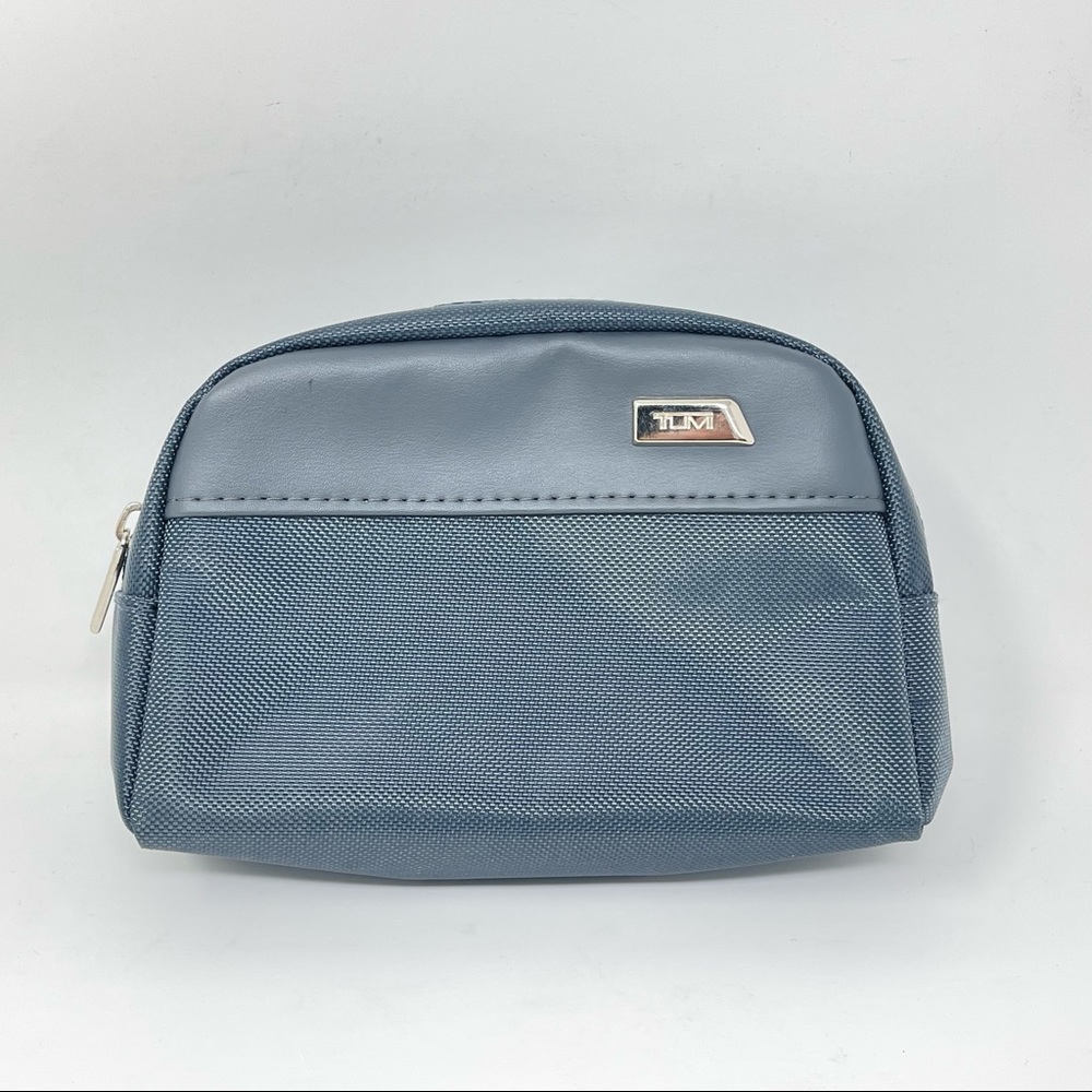 Tumi for Delta small cosmetics toiletries bag 7x5x2